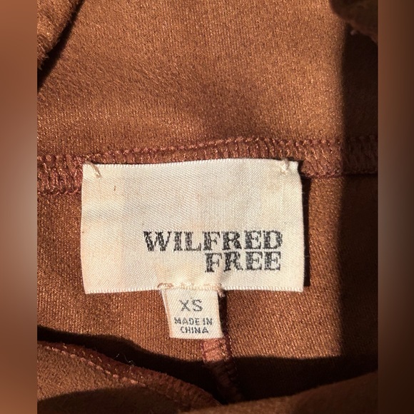 Aritzia Wilfred Free vegan suede leggings - Picture 4 of 5
